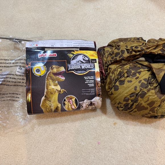 Jurassic World T-REX Inflatable Costume (One Size) Halloween New - Picture 1 of 5
